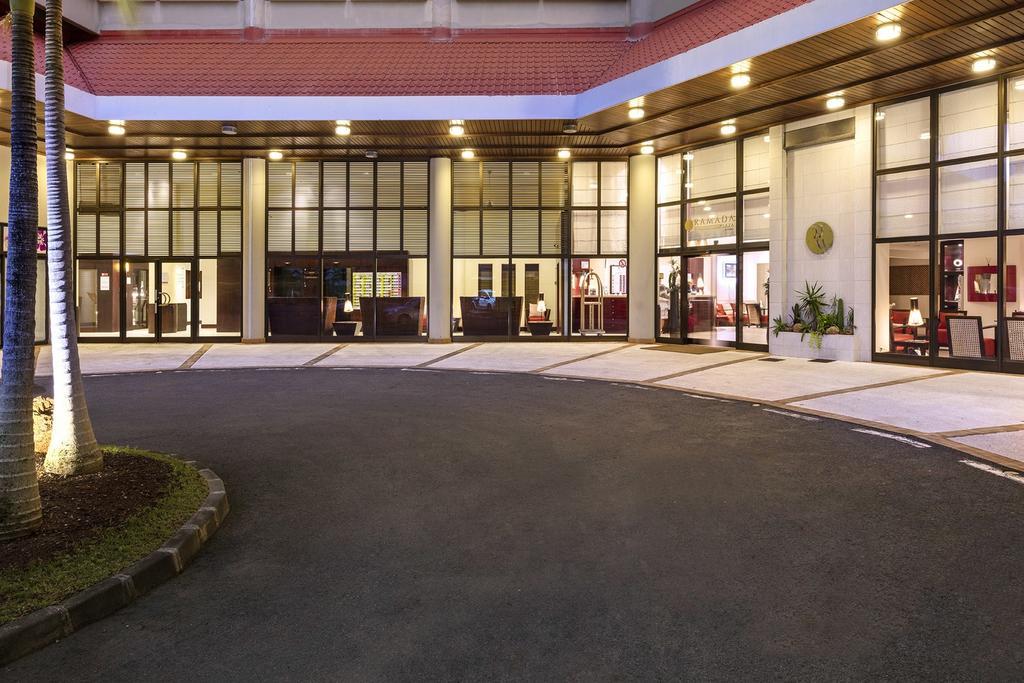 努美阿华美达广场酒店 外观 照片